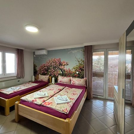 Apartmani "Marija" 哥鲁拜克 外观 照片