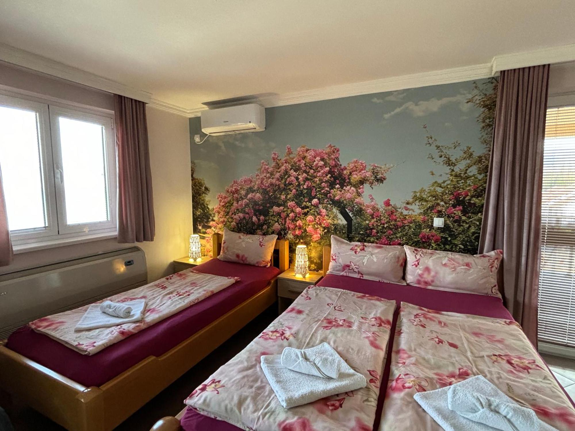Apartmani "Marija" 哥鲁拜克 外观 照片